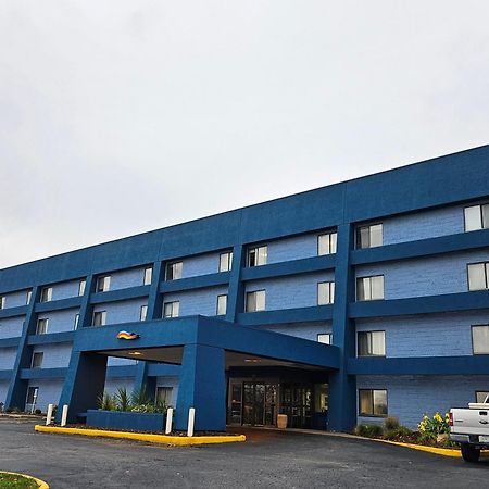 Days Inn By Wyndham Davenport Bagian luar foto