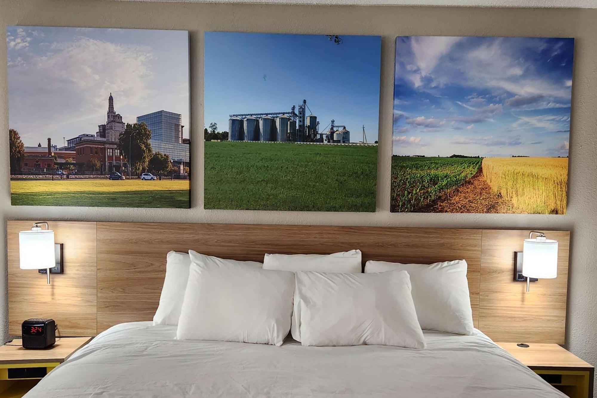 Days Inn By Wyndham Davenport Bagian luar foto